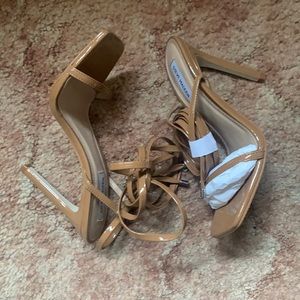 Steve Madden Uplift Camel Patent Tie-Up Heels
